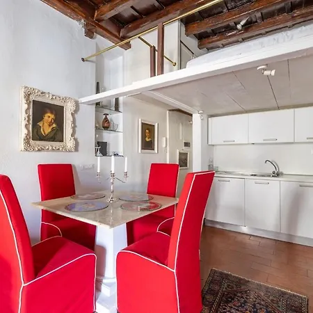 Elegant In The Center Apartment