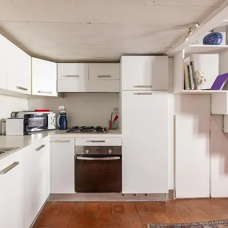 Elegant In The Center * רומא